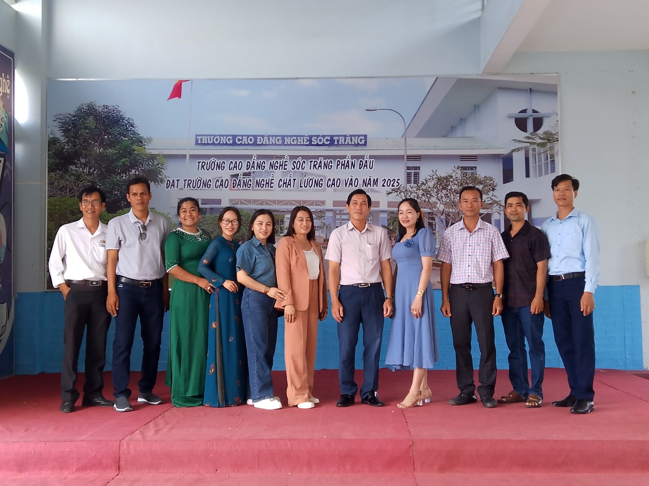 Tham quan hướng nghiệp cho học sinh lớp 9 năm học 2023-2024